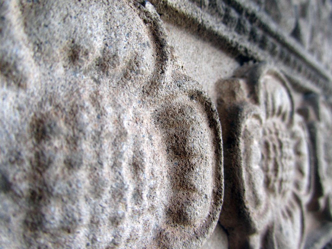 colombo-yksityiskohta-temppelista-vaaka